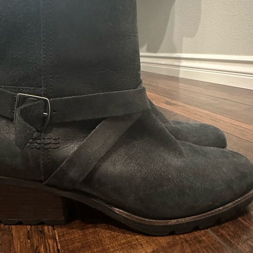 Sorel Black Ankle Booties - Picture 7 of 9